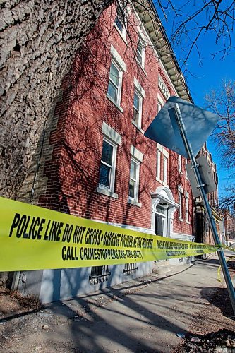 BORIS MINKEVICH / WINNIPEG FREE PRESS
Police crime scene at 578 Agnes Street, near Sargent Ave. Apartment block. April 5, 2018