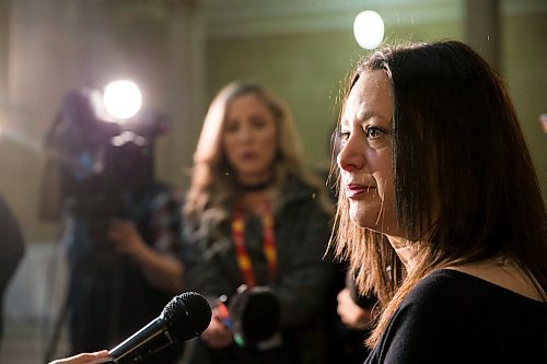 MIKAELA MACKENZIE / WINNIPEG FREE PRESS
Talia Syrie, owner of The Tallest Poppy, addresses the media on Bill 219, which would prevent employers from requiring servers to wear high heels on the job, at the Manitoba Legislative Building in Winnipeg on Thursday, April 5, 2018. 
Mikaela MacKenzie / Winnipeg Free Press 2018.
