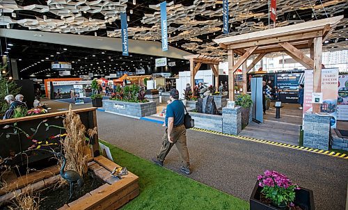 MIKE DEAL / WINNIPEG FREE PRESS
The Winnipeg Home and Garden Show spans the entire second floor of the old and new parts of the RBC Convention Centre.
180405 - Thursday, April 05, 2018.