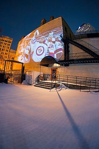 MIKAELA MACKENZIE / WINNIPEG FREE PRESS
Jets fan photos projected onto downtown buildings in Winnipeg on Thursday, April 5, 2018. 
Mikaela MacKenzie / Winnipeg Free Press 2018.