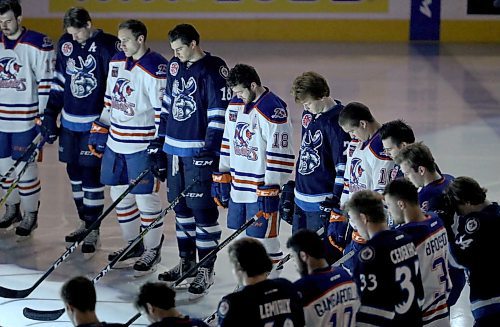 TREVOR HAGAN / WINNIPEG FREE PRESS
The Manitoba Moose' and Bakersfield Condors came together in a moment of silence to honour the Humboldt Broncos prior to their AHL hockey game, Sunday, April 8, 2018.