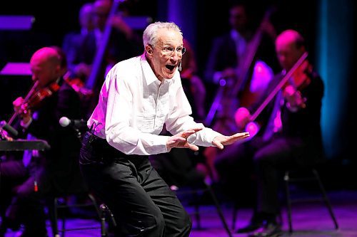 JOHN WOODS / WINNIPEG FREE PRESS
Al Simmons performs with the Winnipeg Symphony Orchestra at the Centennial Concert Hall Sunday, April 8, 2018.