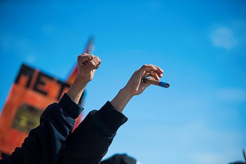 MIKAELA MACKENZIE / WINNIPEG FREE PRESS
Fists are raised as the #stopmeth walk travels down Main Street in Rivergrove in Winnipeg on Monday, April 9, 2018. 
Mikaela MacKenzie / Winnipeg Free Press 2018.