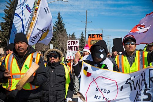 MIKAELA MACKENZIE / WINNIPEG FREE PRESS
The #stopmeth walk travels down Main Street in Rivergrove in Winnipeg on Monday, April 9, 2018. 
Mikaela MacKenzie / Winnipeg Free Press 2018.