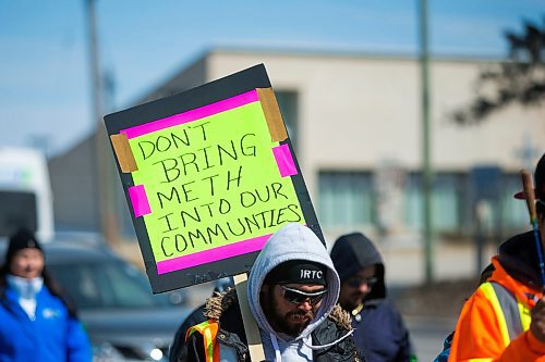 MIKAELA MACKENZIE / WINNIPEG FREE PRESS
The #stopmeth walk travels down Main Street in Rivergrove in Winnipeg on Monday, April 9, 2018. 
Mikaela MacKenzie / Winnipeg Free Press 2018.