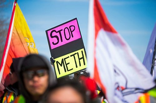 MIKAELA MACKENZIE / WINNIPEG FREE PRESS
The #stopmeth walk travels down Main Street in Rivergrove in Winnipeg on Monday, April 9, 2018. 
Mikaela MacKenzie / Winnipeg Free Press 2018.