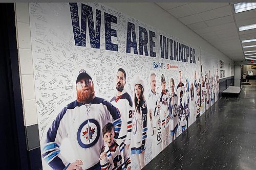 JOHN WOODS / WINNIPEG FREE PRESS
Fans have signed a large banner which lines the wall prior to the Winnipeg Jets' first playoff game against the Minnesota Wild Tuesday, April 10, 2018.