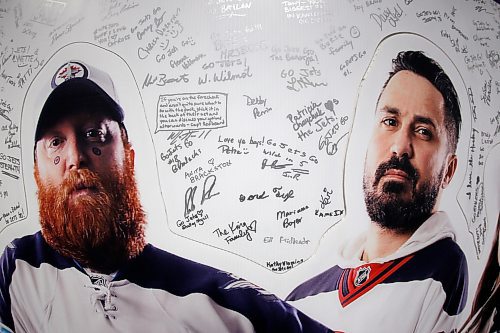 JOHN WOODS / WINNIPEG FREE PRESS
Fans have signed a large banner which lines the wall prior to the Winnipeg Jets' first playoff game against the Minnesota Wild Tuesday, April 10, 2018.