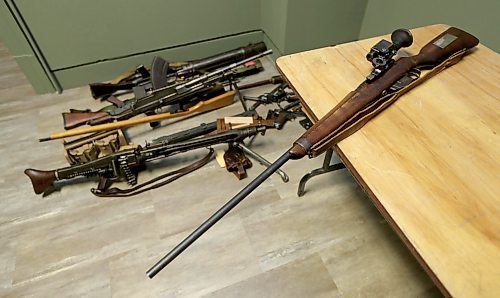 TREVOR HAGAN / WINNIPEG FREE PRESS
A rifle used by a WWI sharpshooter with notches representing Germans shot during the war at the Minto Armoury, Tuesday, April 10, 2018.