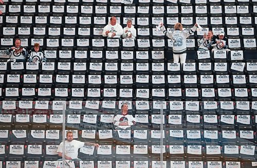 TREVOR HAGAN / WINNIPEG FREE PRESS
Fans begin to take their seats prior to playoff game one between the Winnipeg Jets' and Minnesota Wild, Wednesday, April 11, 2018.