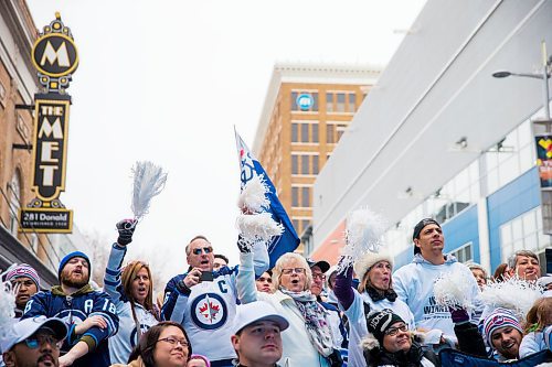 MIKAELA MACKENZIE / WINNIPEG FREE PRESS
Fans cheer as the game starts at the Jets whiteout party on Donald Street in Winnipeg on Wednesday, April 11, 2018. 
Mikaela MacKenzie / Winnipeg Free Press 2018.