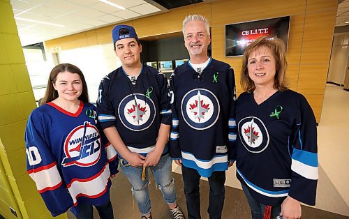 TREVOR HAGAN / WINNIPEG FREE PRESS
Sydney Harrison and René Maynard, students at College Beliveau and principal Gille Mousseau and vice principal Diane Lamoureux, wearing green ribbons supporting the victims of the tragic Humboldt Broncos bush crash, Thursday, April 12, 2018. The school is fundraising in support of the GoFundMe.