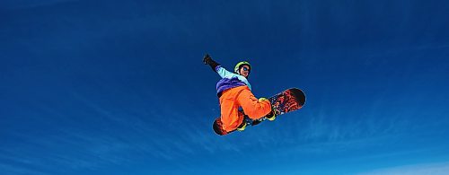 DAVID LIPNOWSKI / WINNIPEG FREE PRESS

Dee Hammersley enjoys the last day of downhill skiing and snowboarding at Stony Mountain Ski Area Sunday April 15, 2018.