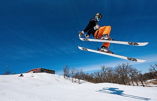 DAVID LIPNOWSKI / WINNIPEG FREE PRESS

Daniel Schmuelgen enjoys the last day of downhill skiing and snowboarding at Stony Mountain Ski Area Sunday April 15, 2018.