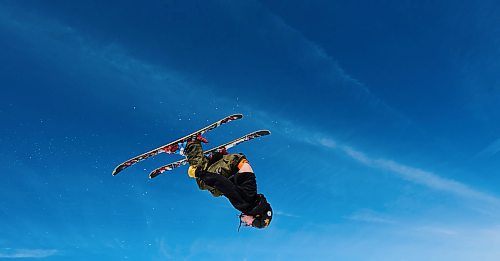 DAVID LIPNOWSKI / WINNIPEG FREE PRESS

Rowan Parnell enjoys the last day of downhill skiing and snowboarding at Stony Mountain Ski Area Sunday April 15, 2018.