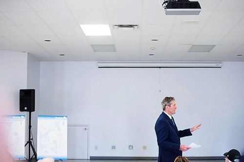 MIKAELA MACKENZIE / WINNIPEG FREE PRESS
Premier Brian Pallister speaks at a town hall on the proposed Lake Manitoba outlet in St. Laurent, Manitoba on Monday, April 16, 2018. 
Mikaela MacKenzie / Winnipeg Free Press 2018.