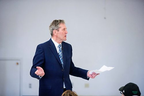 MIKAELA MACKENZIE / WINNIPEG FREE PRESS
Premier Brian Pallister speaks at a town hall on the proposed Lake Manitoba outlet in St. Laurent, Manitoba on Monday, April 16, 2018. 
Mikaela MacKenzie / Winnipeg Free Press 2018.