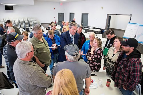 MIKAELA MACKENZIE / WINNIPEG FREE PRESS
Premier Brian Pallister talks to people at a town hall on the proposed Lake Manitoba outlet in St. Laurent, Manitoba on Monday, April 16, 2018. 
Mikaela MacKenzie / Winnipeg Free Press 2018.