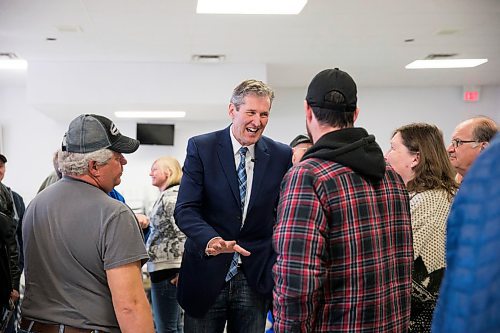 MIKAELA MACKENZIE / WINNIPEG FREE PRESS
Premier Brian Pallister talks to people at a town hall on the proposed Lake Manitoba outlet in St. Laurent, Manitoba on Monday, April 16, 2018. 
Mikaela MacKenzie / Winnipeg Free Press 2018.