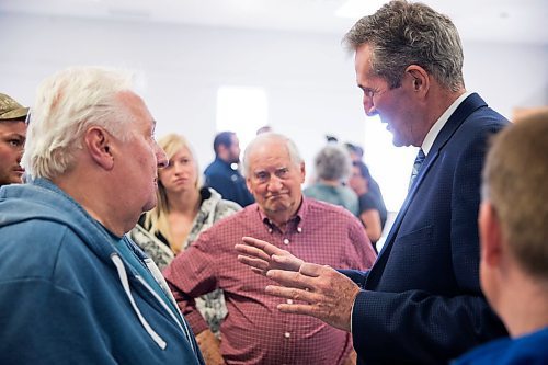 MIKAELA MACKENZIE / WINNIPEG FREE PRESS
Premier Brian Pallister talks to people at a town hall on the proposed Lake Manitoba outlet in St. Laurent, Manitoba on Monday, April 16, 2018. 
Mikaela MacKenzie / Winnipeg Free Press 2018.