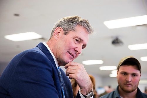 MIKAELA MACKENZIE / WINNIPEG FREE PRESS
Premier Brian Pallister talks to people at a town hall on the proposed Lake Manitoba outlet in St. Laurent, Manitoba on Monday, April 16, 2018. 
Mikaela MacKenzie / Winnipeg Free Press 2018.