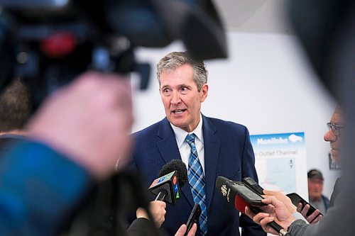 MIKAELA MACKENZIE / WINNIPEG FREE PRESS
Premier Brian Pallister scrums with the media at a town hall on the proposed Lake Manitoba outlet in St. Laurent, Manitoba on Monday, April 16, 2018. 
Mikaela MacKenzie / Winnipeg Free Press 2018.