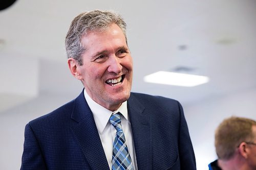 MIKAELA MACKENZIE / WINNIPEG FREE PRESS
Premier Brian Pallister talks to people at a town hall on the proposed Lake Manitoba outlet in St. Laurent, Manitoba on Monday, April 16, 2018. 
Mikaela MacKenzie / Winnipeg Free Press 2018.