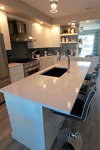 BORIS MINKEVICH / WINNIPEG FREE PRESS
NEW HOMES - 6 Wildflower Way in Sage Creek. Kitchen island. TODD LEWYS STORY. April 16, 2018