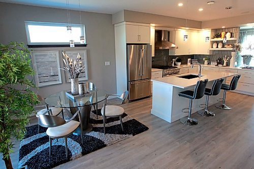 BORIS MINKEVICH / WINNIPEG FREE PRESS
NEW HOMES - 6 Wildflower Way in Sage Creek. Kitchen eating area and kitchen. TODD LEWYS STORY. April 16, 2018