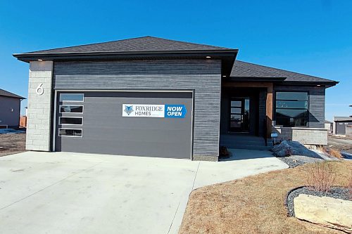 BORIS MINKEVICH / WINNIPEG FREE PRESS
NEW HOMES - 6 Wildflower Way in Sage Creek. TODD LEWYS STORY. April 16, 2018