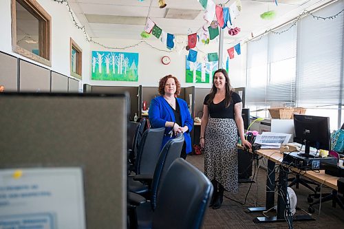 MIKAELA MACKENZIE / WINNIPEG FREE PRESS
Nicole Chammartin, executive director of Klinic Community Health Centre (left), and Megan Mann, counsellor with the sexual assault counselling program at Klinic, pose for a portrait in the call centre in Winnipeg on Monday, April 16, 2018. 
Mikaela MacKenzie / Winnipeg Free Press 2018.