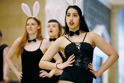 JOHN WOODS / WINNIPEG FREE PRESS
Neelum Lucman, and other students of Meagan Funk, rehearse for a show during a Prairie Diva burlesque class at a dance studio in Winnipeg Sunday, April 15, 2018.