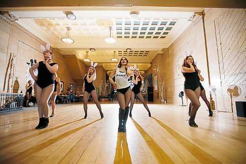JOHN WOODS / WINNIPEG FREE PRESS
Students of Meagan Funk, centre, rehearse for a show during a Prairie Diva burlesque class at a dance studio in Winnipeg Sunday, April 15, 2018.