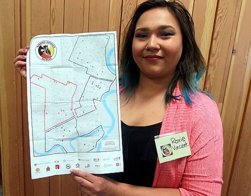 BORIS MINKEVICH / WINNIPEG FREE PRESS
Community youth consultant Roxie Vincent with the resource guide she was part of creating. Winnipeg Outreach Network launching new street guide for Winnipeg youth. NICHOLAS FREW STORY. April 17, 2018