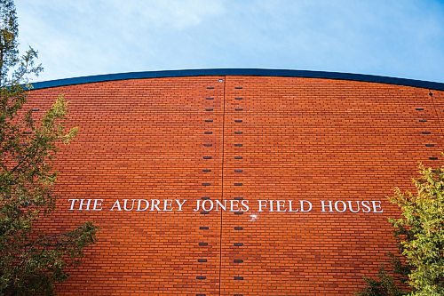 MIKAELA MACKENZIE / WINNIPEG FREE PRESS
The Audrey Jones Field House at the Technical Vocational High School in Winnipeg on Tuesday, April 17, 2018. 
Mikaela MacKenzie / Winnipeg Free Press 2018.