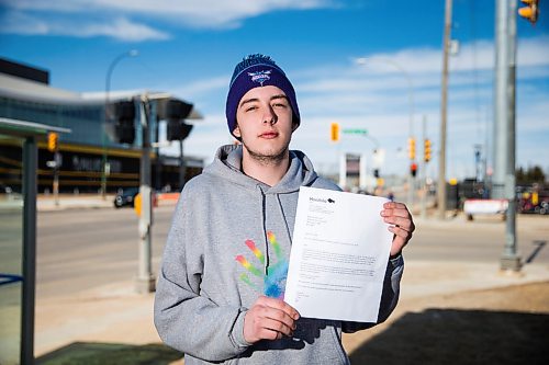 MIKAELA MACKENZIE / WINNIPEG FREE PRESS
Peter Townsend, who received a letter from provincial offences court indicating data related to his tickets has been lost, poses for a portrait by McPhillips in Winnipeg on Tuesday, April 17, 2018. 
Mikaela MacKenzie / Winnipeg Free Press 2018.