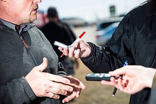 MIKAELA MACKENZIE / WINNIPEG FREE PRESS
Todd Dube, founder of ticket-fighting group Wise Up Winnipeg, speaks to the media by McPhillips in Winnipeg on Tuesday, April 17, 2018. 
Mikaela MacKenzie / Winnipeg Free Press 2018.