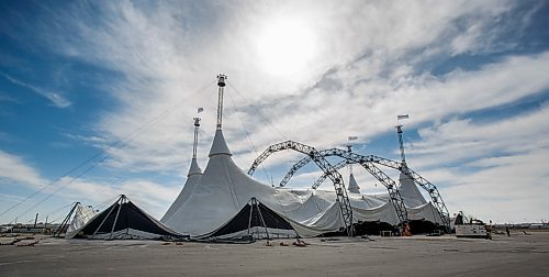 MIKE DEAL / WINNIPEG FREE PRESS
Crews work to raise the White Big Top at the Cavalia Odysseo site Tuesday morning.
180417 - Tuesday, April 17, 2018.