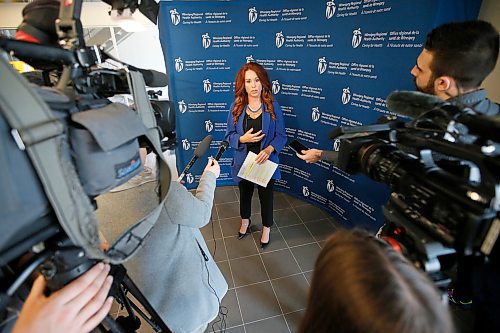 JOHN WOODS / WINNIPEG FREE PRESS
Krista Williams, chief health operations officer for the Winnipeg Regional Health Authority (WRHA) talks to media about preliminary year-end wait times for 2017/18 report released today in Winnipeg Tuesday, April 17, 2018.