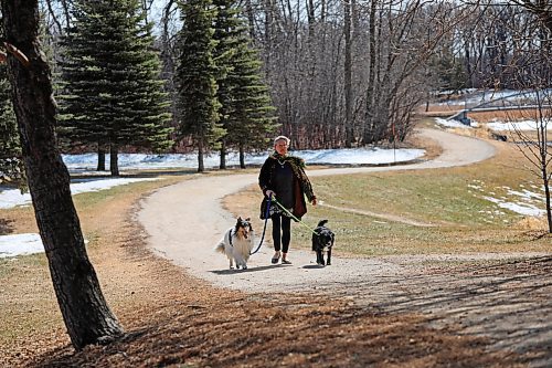 RUTH BONNEVILLE / WINNIPEG FREE PRESS

Shirley Grierson and her dogs Rudy (left, white) and ora, enjoy a walk along the pathways at King's Park Tuesday afternoon.  

Standup photo 

April 16,  2018
