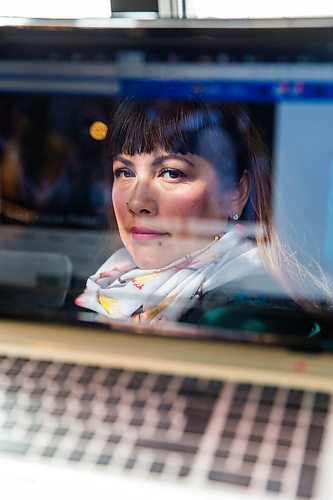 MIKAELA MACKENZIE / WINNIPEG FREE Susie Erjavec Parker, a social media specialist and owner of SPARKER Strategy Group, poses for a portrait in Winnipeg on Wednesday, April 18, 2018. 
Mikaela MacKenzie / Winnipeg Free Press 2018.