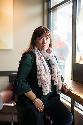 MIKAELA MACKENZIE / WINNIPEG FREE Susie Erjavec Parker, a social media specialist and owner of SPARKER Strategy Group, poses for a portrait in Winnipeg on Wednesday, April 18, 2018. 
Mikaela MacKenzie / Winnipeg Free Press 2018.