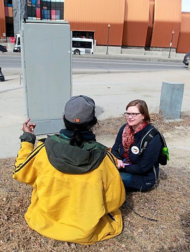 BORIS MINKEVICH / WINNIPEG FREE PRESS
A Street Census of homeless Winnipeggers was done today. This photo was taken in the park at the corner of Higgins and Main. Here volunteer Heather Campbell-Enns interviews a homeless person. April 18, 2018