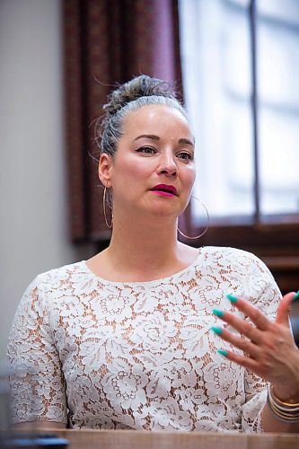 MIKAELA MACKENZIE / WINNIPEG FREE 
NDP house leader Nahanni Fontaine conducts an interview in her office at the Manitoba Legislative Building in Winnipeg on Wednesday, April 18, 2018. 
Mikaela MacKenzie / Winnipeg Free Press 2018.