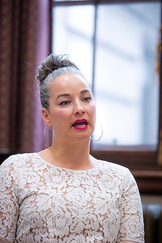 MIKAELA MACKENZIE / WINNIPEG FREE 
NDP house leader Nahanni Fontaine conducts an interview in her office at the Manitoba Legislative Building in Winnipeg on Wednesday, April 18, 2018. 
Mikaela MacKenzie / Winnipeg Free Press 2018.