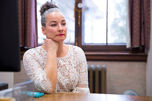 MIKAELA MACKENZIE / WINNIPEG FREE 
NDP house leader Nahanni Fontaine conducts an interview in her office at the Manitoba Legislative Building in Winnipeg on Wednesday, April 18, 2018. 
Mikaela MacKenzie / Winnipeg Free Press 2018.