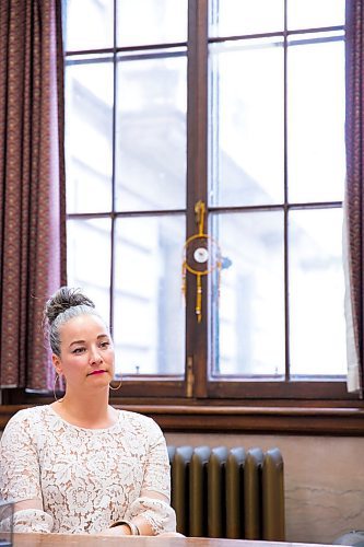 MIKAELA MACKENZIE / WINNIPEG FREE 
NDP house leader Nahanni Fontaine conducts an interview in her office at the Manitoba Legislative Building in Winnipeg on Wednesday, April 18, 2018. 
Mikaela MacKenzie / Winnipeg Free Press 2018.