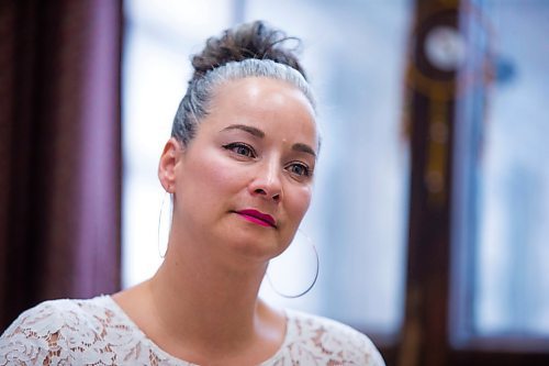 MIKAELA MACKENZIE / WINNIPEG FREE 
NDP house leader Nahanni Fontaine conducts an interview in her office at the Manitoba Legislative Building in Winnipeg on Wednesday, April 18, 2018. 
Mikaela MacKenzie / Winnipeg Free Press 2018.