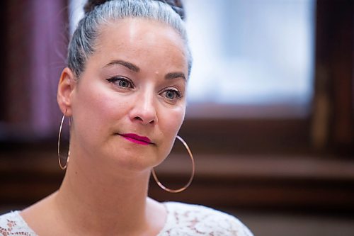 MIKAELA MACKENZIE / WINNIPEG FREE 
NDP house leader Nahanni Fontaine conducts an interview in her office at the Manitoba Legislative Building in Winnipeg on Wednesday, April 18, 2018. 
Mikaela MacKenzie / Winnipeg Free Press 2018.