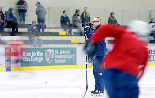 MIKAELA MACKENZIE / WINNIPEG FREE 
Head coach Paul Maurice watches a drill during Jets practice at the MTS Iceplex in Winnipeg on Thursday, April 19, 2018. 
Mikaela MacKenzie / Winnipeg Free Press 2018.
